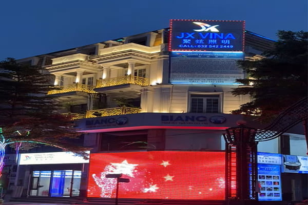 SPI controlled media facade with pixel lights